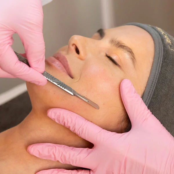 Dermaplaning facial